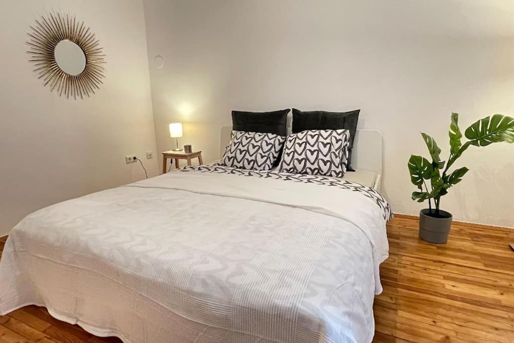 Mariahilfer Street Apartment Wenen Buitenkant foto